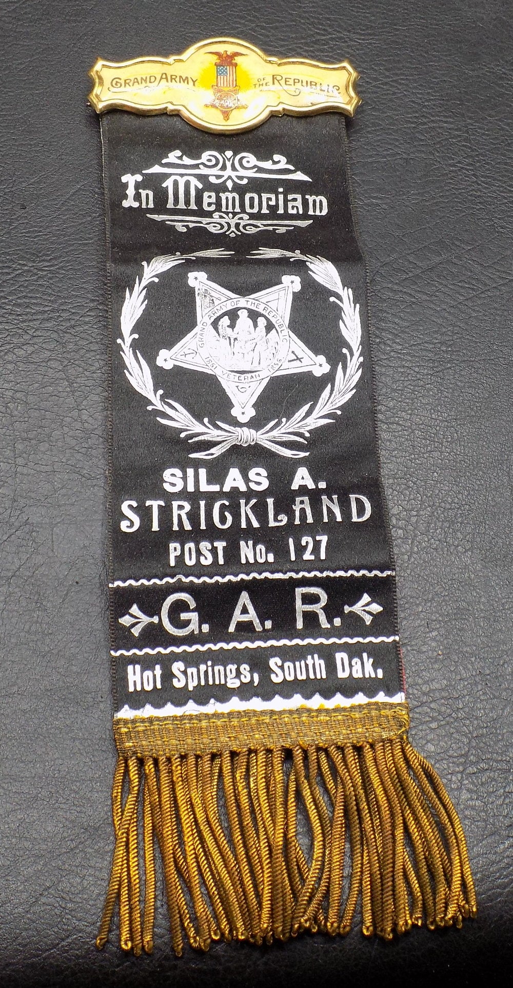 Vintage 1800’s GAR Grand Army of the Republic ribbon South Dakota: Vintage 1800’s GAR Grand Army of the Republic ribbon South Dakota. 9 ¼ inches long. In very good original as found condition. Great quality and detail. For in house shipping, please call Mike