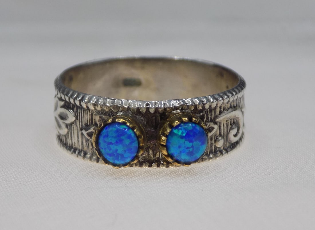 Beautiful blue fire opal sterling silver ring. (1 of 5)
