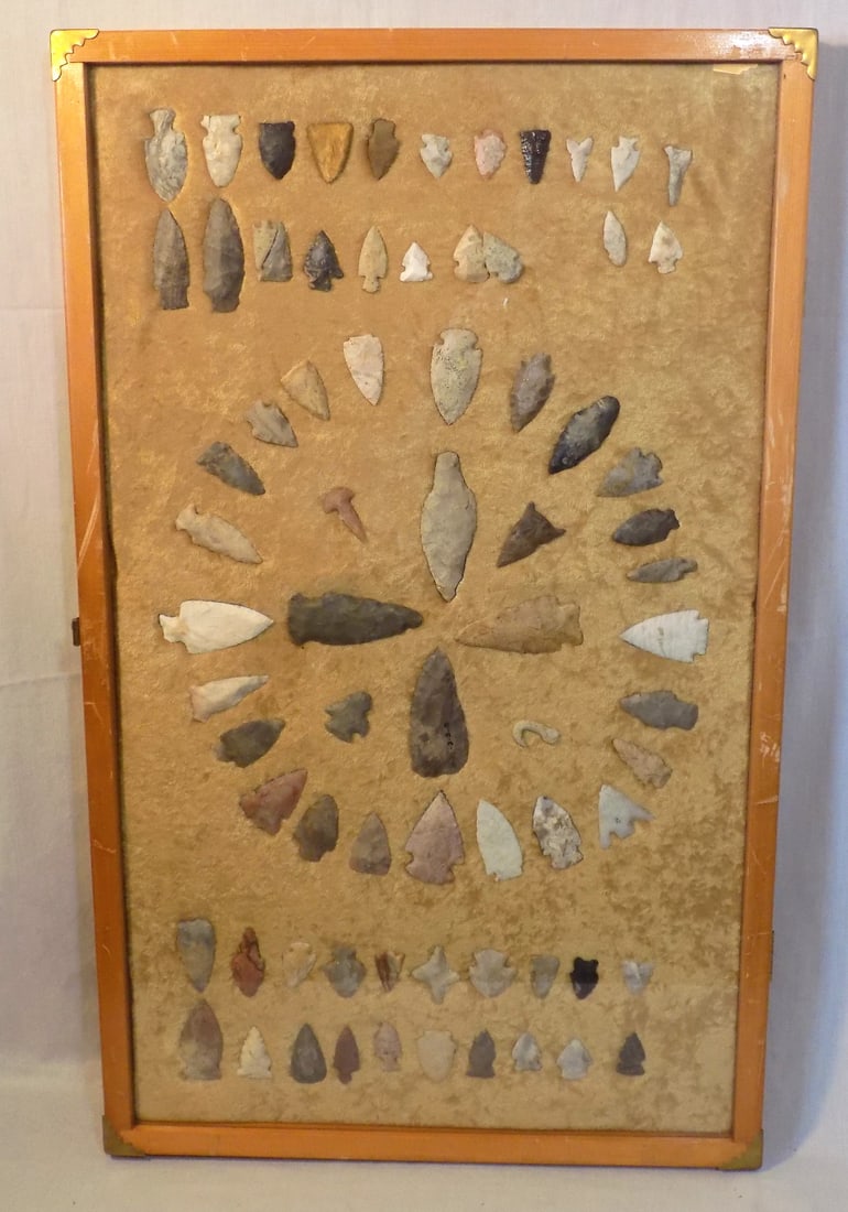 Antique collection of Native American Indian arrow heads: Antique collection of Native American Indian arrow heads. In sealed case. In very good original as found condition. Great quality and detail. Longest arrowhead 4 1/8 inches. Case 31 x 19 inches. Appro
