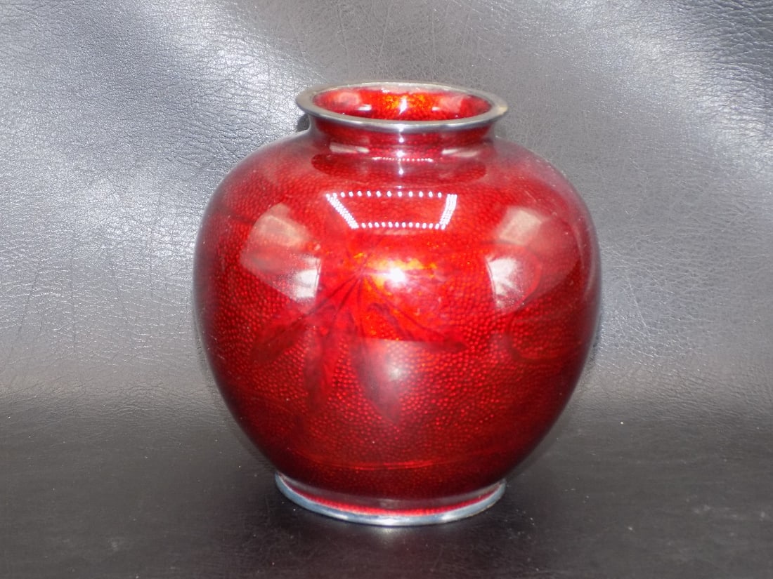 Antique Japanese ginbari cloisonne vase with internal decoration: Antique Japanese ginbari cloisonne vase with internal decoration. Silver rims. Beautiful colors. In very good original as found condition. Great quality and detail. 4 ¾ inches tall x 5 ¼