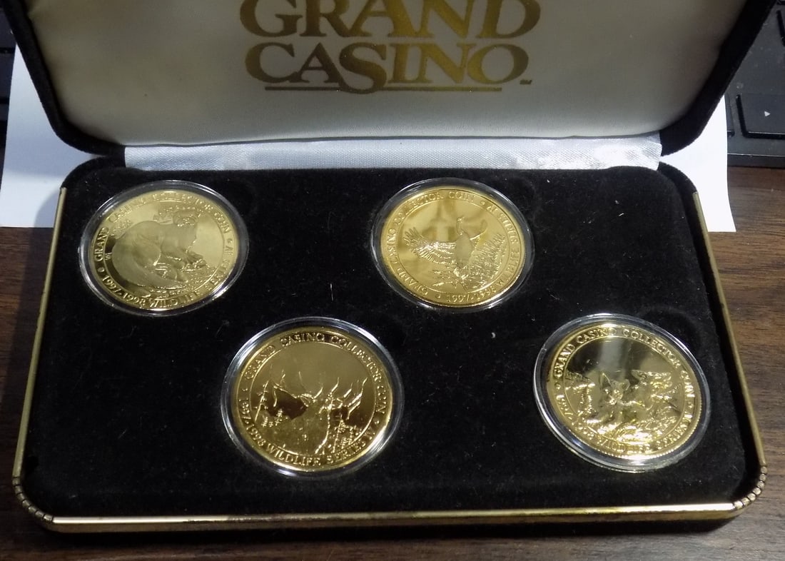 Grand Casino wildlife coin set in presentation box: Grand Casino wildlife coin set in presentation box. In great original condition. Coins measure 1 ½ inches. For in house shipping. Please call Mike at Thriftiques 319-321-0613