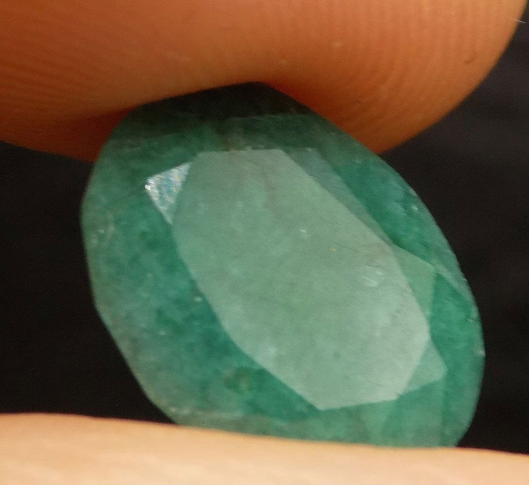 Approximately 4 ct natural emerald gemstone (1 of 2)