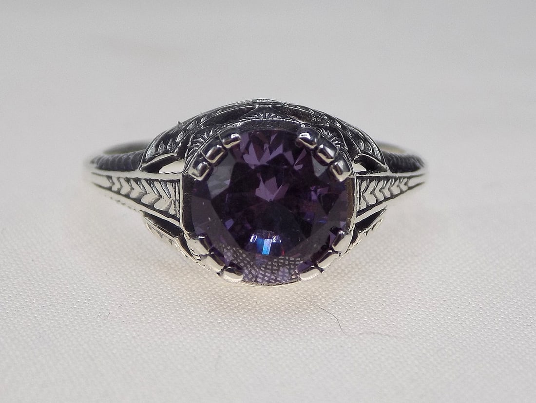 Beautiful 2 ct alexandrite sterling silver ring (1 of 4)