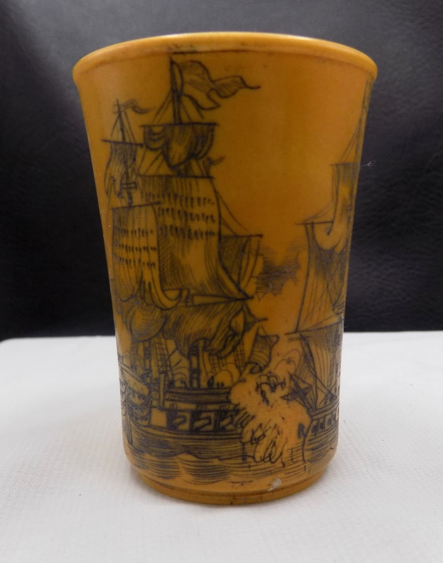 Scrimshaw Naval battle of two ships steer horn shot glass: Scrimshaw Naval battle of two ships steer horn shot glass. In very good original as found condition. Great quality and detail. 2 ½ tall. For in house shipping, please call Mike at Thriftiques 3