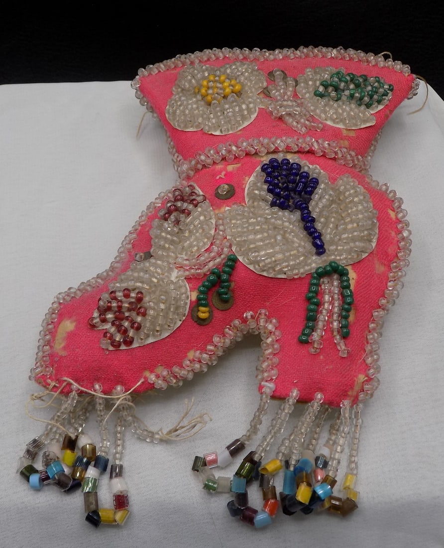 Antique Native American Indian Iroquois beaded boot pin cushion (1 of 4)