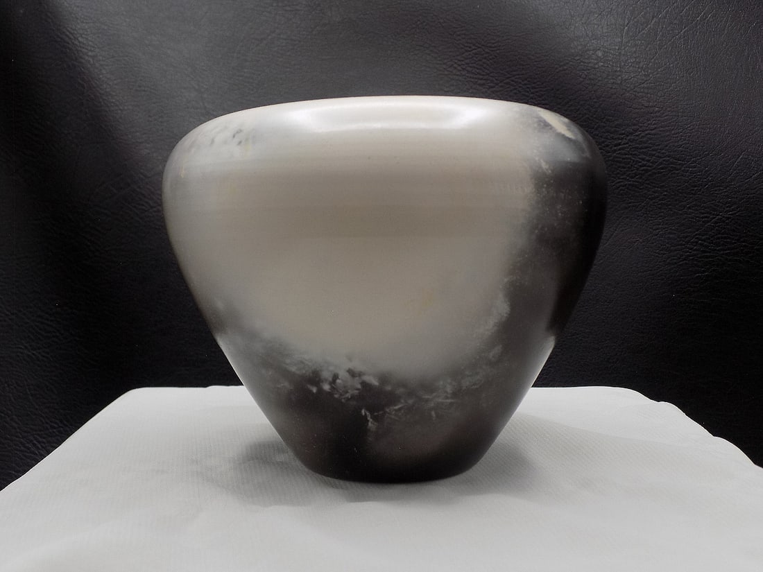 Native American Indian bowl signed Pahponee: Native American Indian bowl signed Pahponee. A self-taught artist who learned the traditional methods of her Woodland Culture. Her name means Snow Woman. Has works in Smithsonian. Marked as shown in p