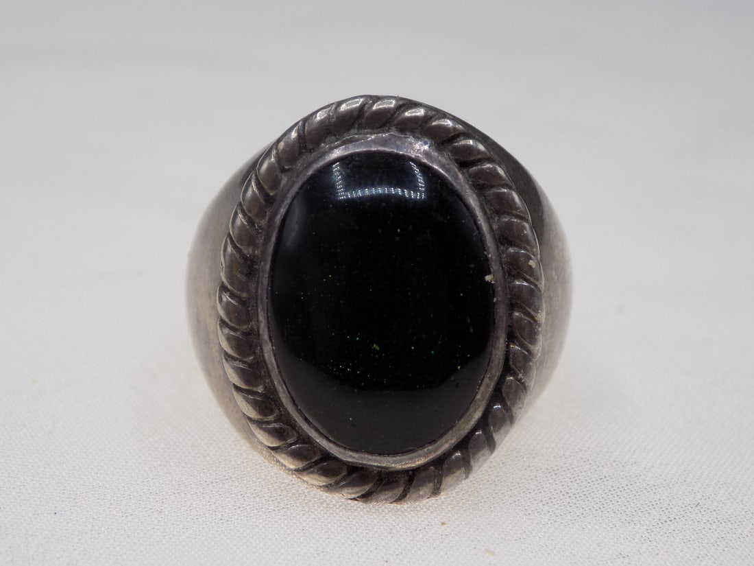 Vintage Native American Indian sterling black onyx gemstone ring: Vintage Native American Indian sterling black onyx gemstone ring. Size 10 ½. For in house shipping, please call Mike at Thriftiques 319-321-0613