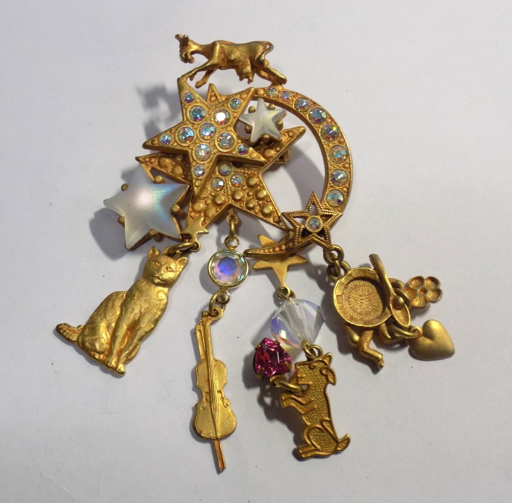 Beautiful Kirks Folly broach. Feature characters from classic nursery rhymes: Beautiful Kirks Folly broach. Feature characters from classic nursery rhymes. Hey Diddle Diddle The Cow Jumped Over The Moon. Gold tone adorned with Auror Borealis crystals and rhinestones. Beautiful
