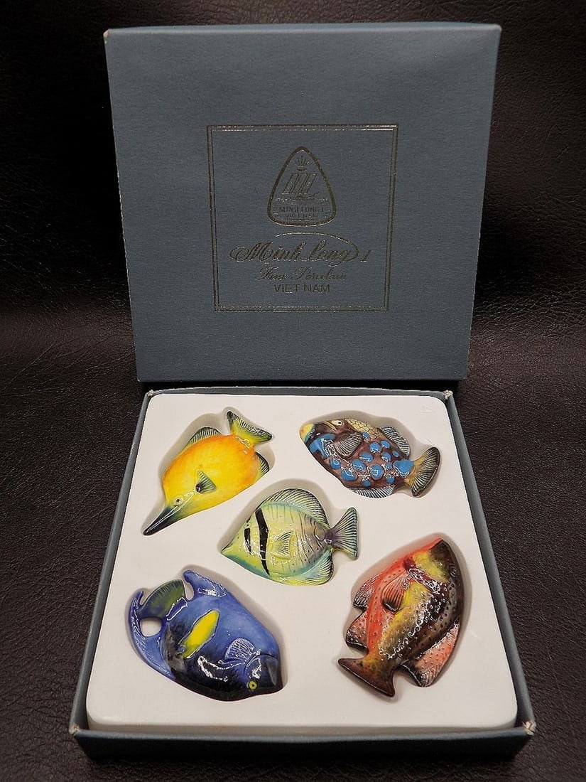 Beautiful colorful vintage porcelain fish chop stick rest in original box (1 of 5)