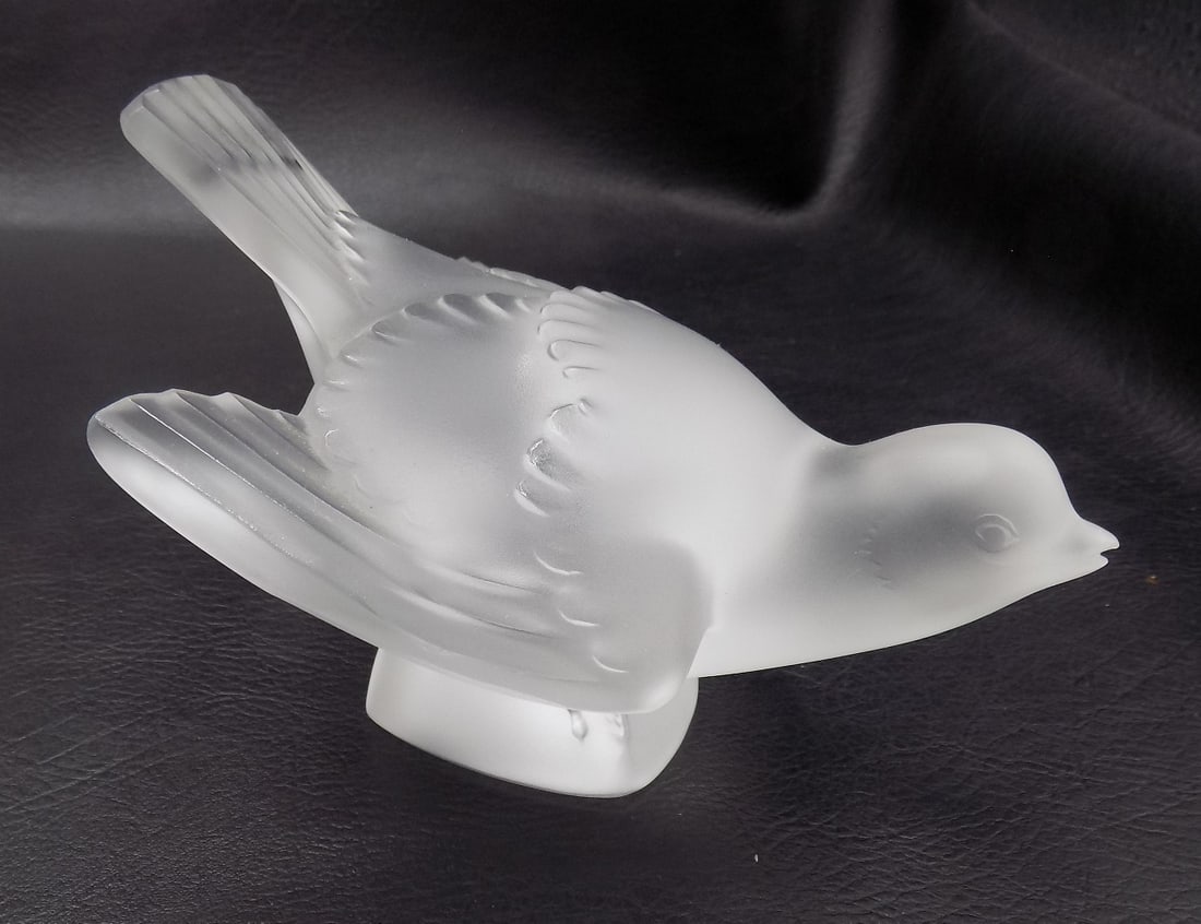 Beautiful signed Lalique art glass bird (1 of 3)