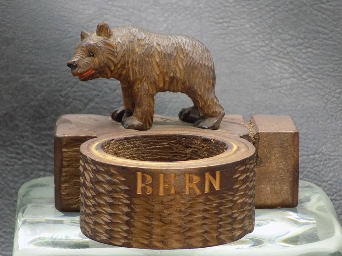 Vintage hand carved Black Forest bear ring holder (1 of 4)