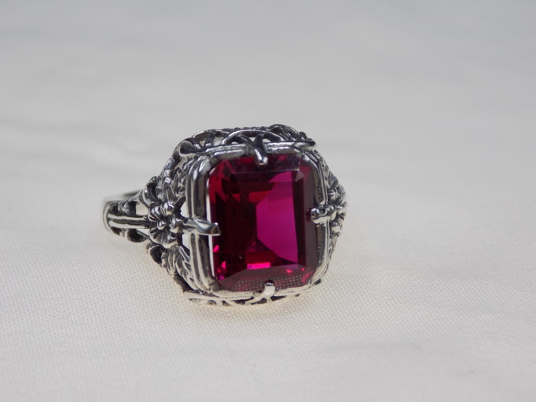 Beautiful 6 ct ruby sterling silver ring. Lab created ruby (1 of 5)