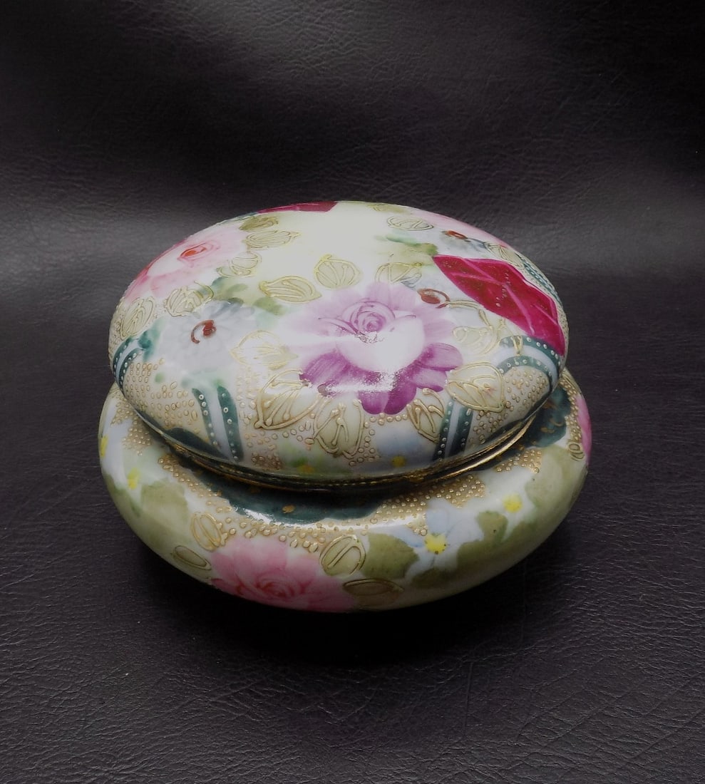 Beautiful vintage hand painted porcelain jewelry box with roses: Beautiful vintage hand painted porcelain jewelry box with roses. Marked on bottom as shown in photo. Small chip on inside of rim as show in photo. Does not distract. Beautiful colors. In very good