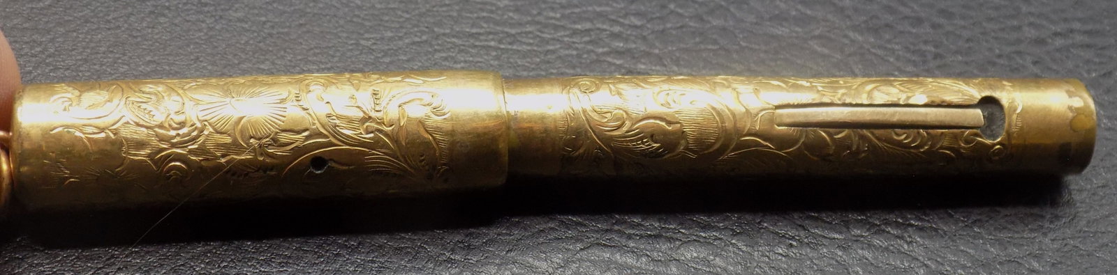 Early 1918 Sheaffer Wahl fancy gold filled pen: Early 1918 Sheaffer Wahl fancy gold filled pen. Marked as shown in photo. In very good original as found condition. Great quality and detail. 3 ¾ long. For in house shipping, please call Mike at