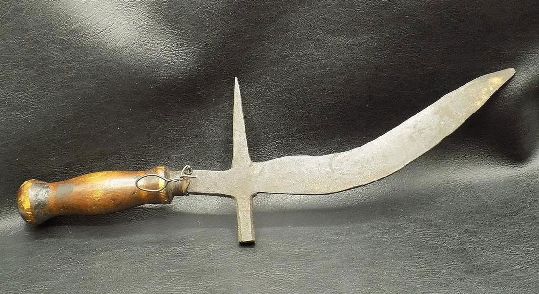 Unusual antique knife. (1 of 7)