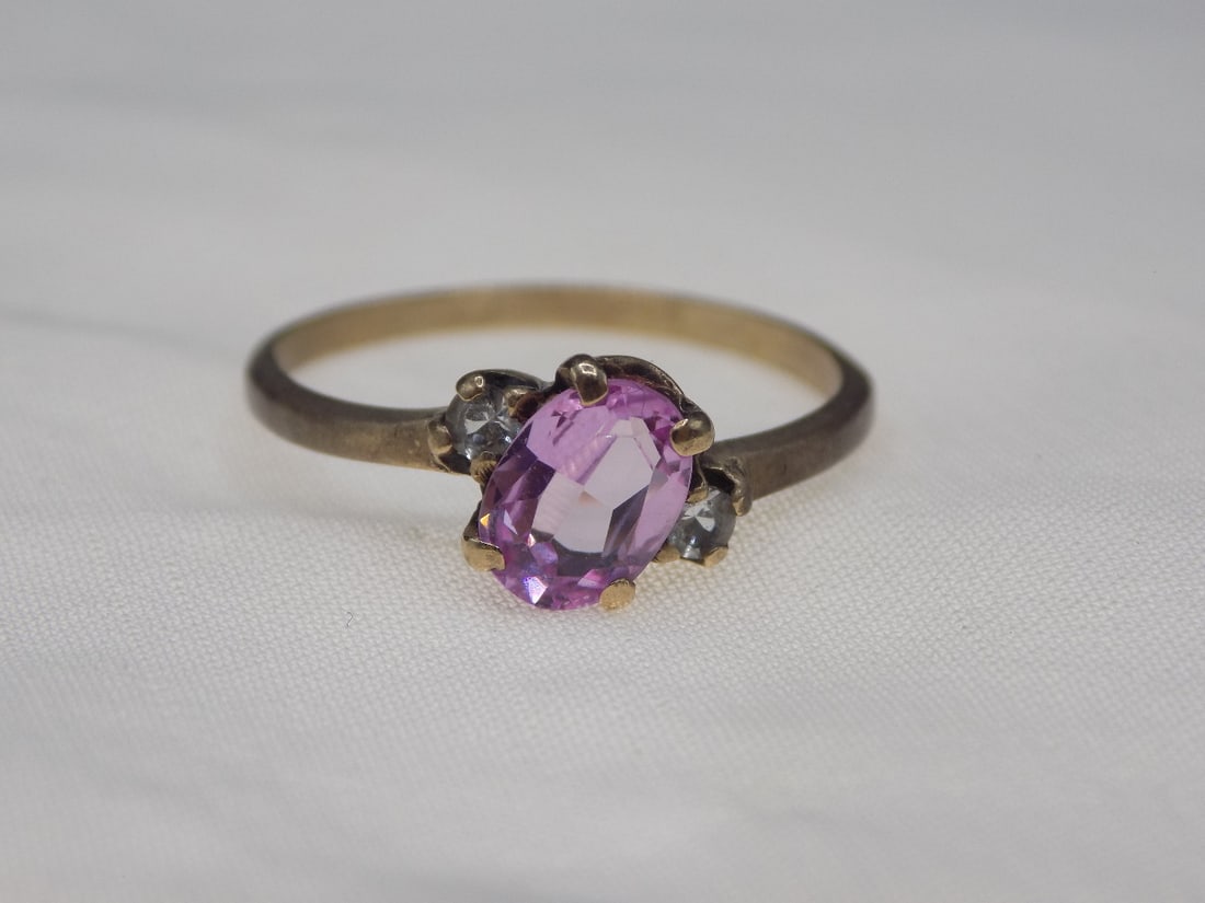 Beautiful 10k gold diamond and pink sapphire ring (1 of 3)