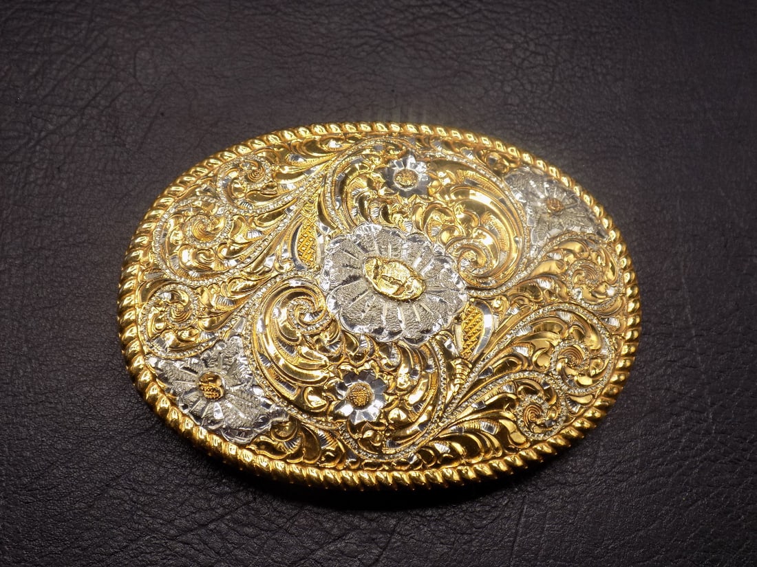 Ornate 22k gold on sterling silver belt buckle: Ornate 22k gold on sterling silver belt buckle. Marked as shown in photo. Beautiful colors. In very good original as found condition. Great quality and detail. 3 1/2 inches wide x 2 ½ tall. Total