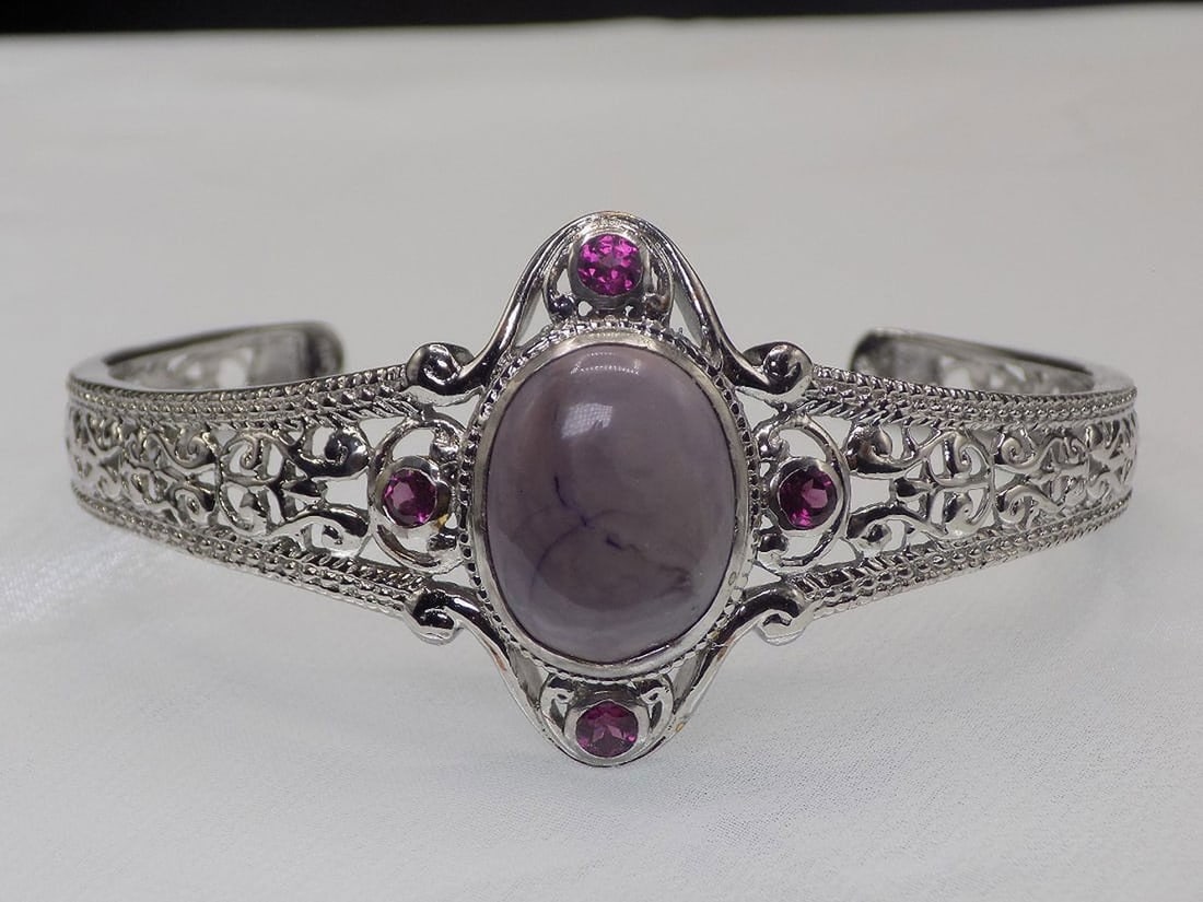 Beautiful rainbow moonstone and amethyst sterling silver bracelet: Beautiful rainbow moonstone and amethyst sterling silver bracelet. Marked as shown in photos. Great quality and detail. Please see photos. Approximately 7 ½ inch circumference. 26 grams. For in h