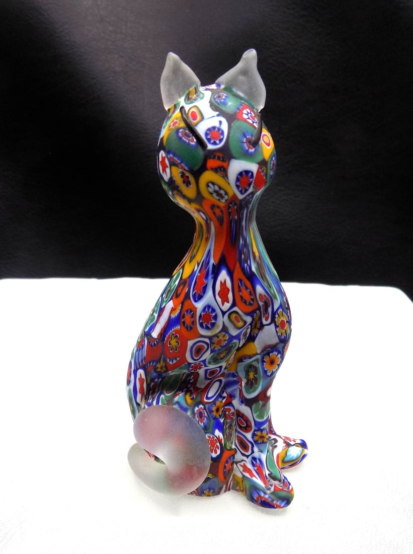 Vintage Fratelli Toso Murano millefiori art glass cat: Vintage Fratelli Toso Murano millefiori art glass cat. Beautiful colors. In very good original as found condition. Great quality and detail. 4 1/8 inches tall. For in house shipping, please call Mike 