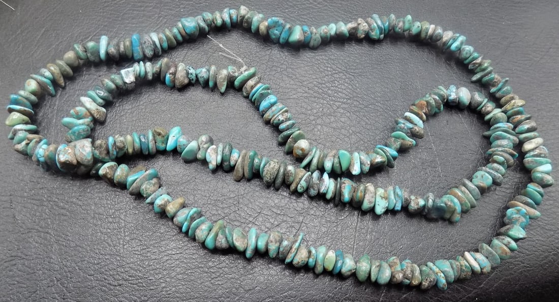 Large strand vintage turquoise nuggets: Large strand vintage turquoise nuggets. Beautiful colors. In very good original as found condition. Great quality and detail. Tied together, no clasp. Total length 36 inches. For in house shipping, pl