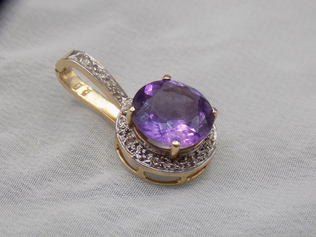 Vintage 14k gold pendant with 5 ct amethyst surrounded by diamond halo: Vintage 14k gold pendant with 5 ct amethyst surrounded by diamond halo. Marked as shown in photo. 4.8 grams total weight. Beautiful colors. In very good original as found condition. Great quality and 