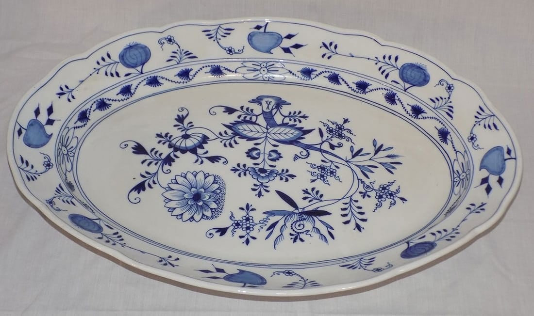 Beautiful Antique Blue Onion Meissen blue and white serving platter. (1 of 5)