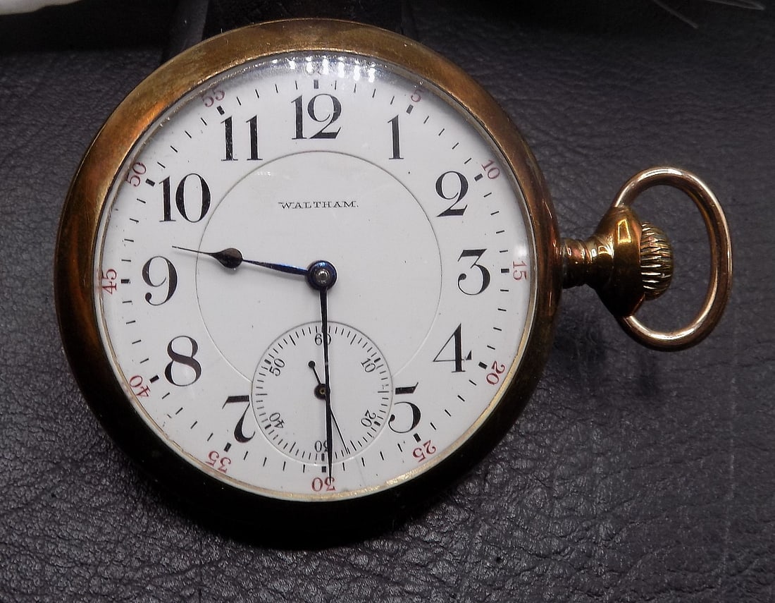 Antique Waltham 21 jewel Railroad grade pocket watch: Antique Waltham 21 jewel Railroad grade pocket watch. Grade 845 model 1892. Marked as shown in photos. White porcelain dial. Running at time of listing. Please see photos for back of works and serial 