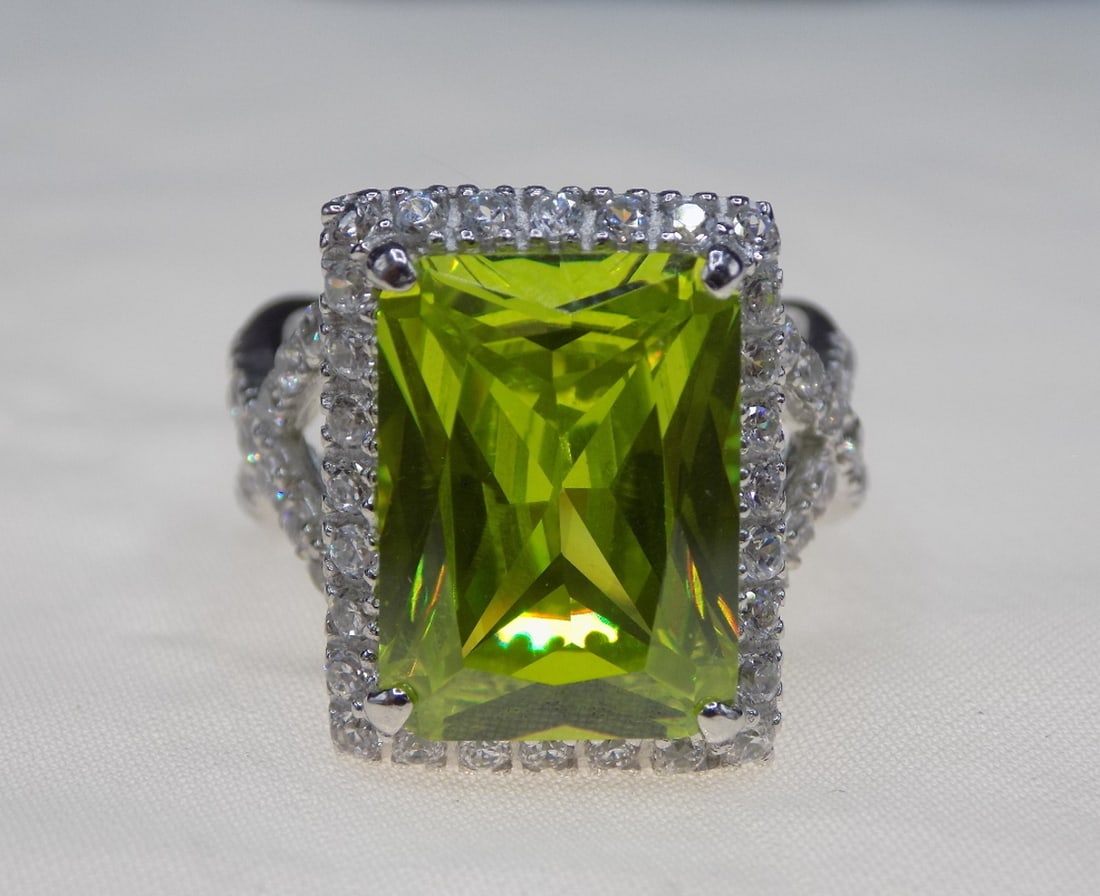Beautiful 12 ct peridot sterling silver ring.: Beautiful 12 ct peridot sterling silver ring. Lab created peridot. Size 8. For in house shipping, please call Mike at Thriftiques 319-321-0613
