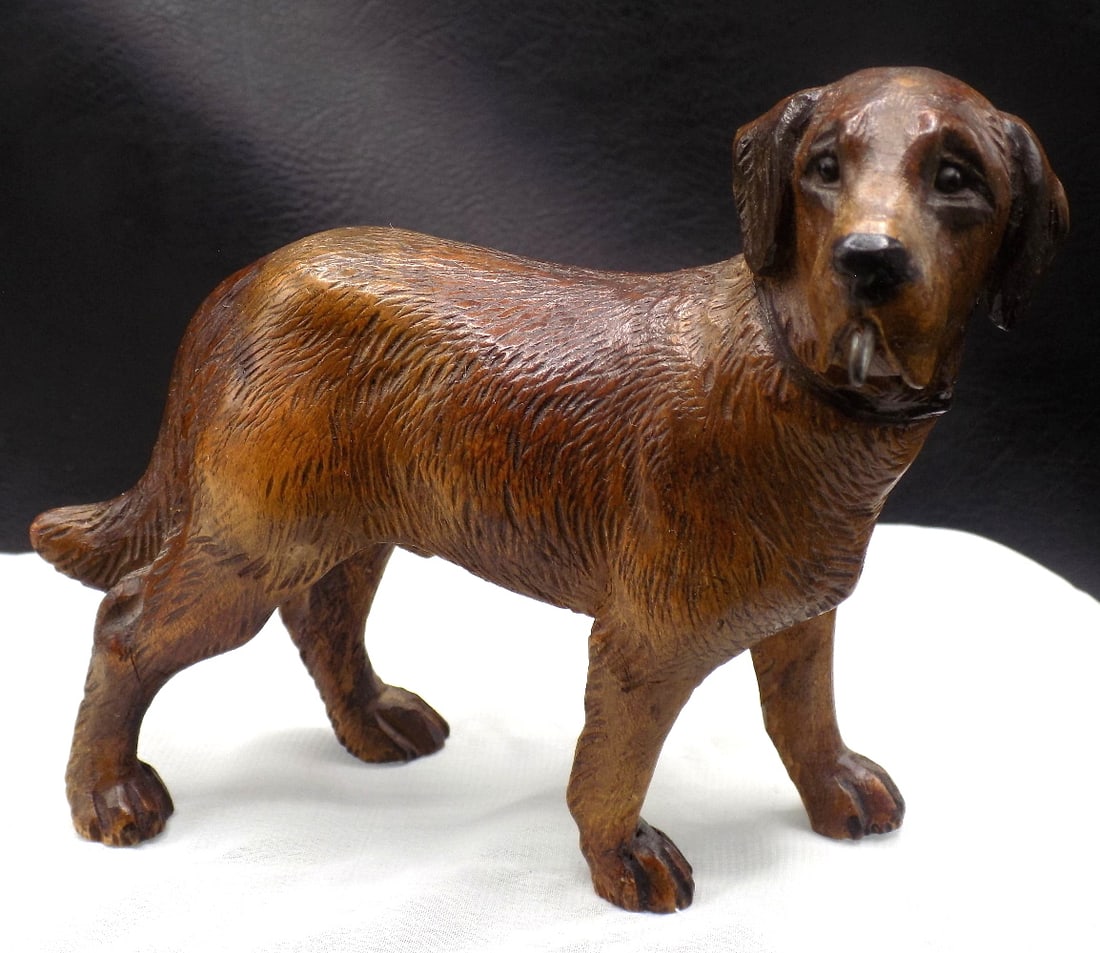 Vintage carved wood Swiss Black Forest St. Bernard Watch holder: Vintage carved wood Swiss Black Forest St. Bernard Watch holder. Beautiful colors. In very good original as found condition. Great quality and detail. 4 ½ tall x 5 ¼ inches long. For in