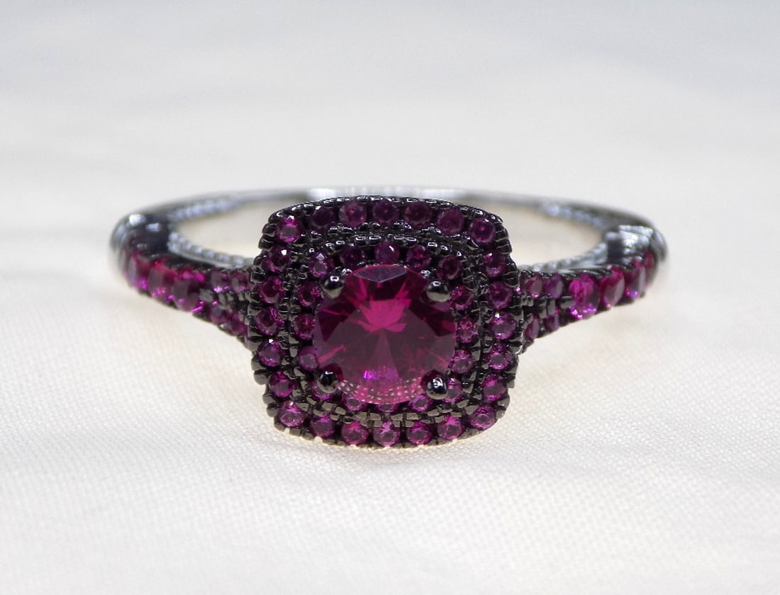 Beautiful 2 cwt ruby sterling silver ring (1 of 5)