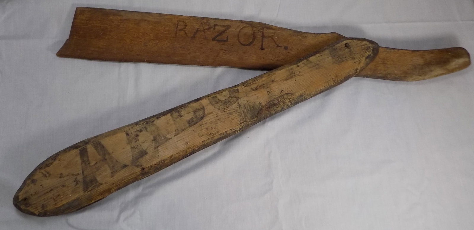 Antique wood straight razor country store trade sign (1 of 5)