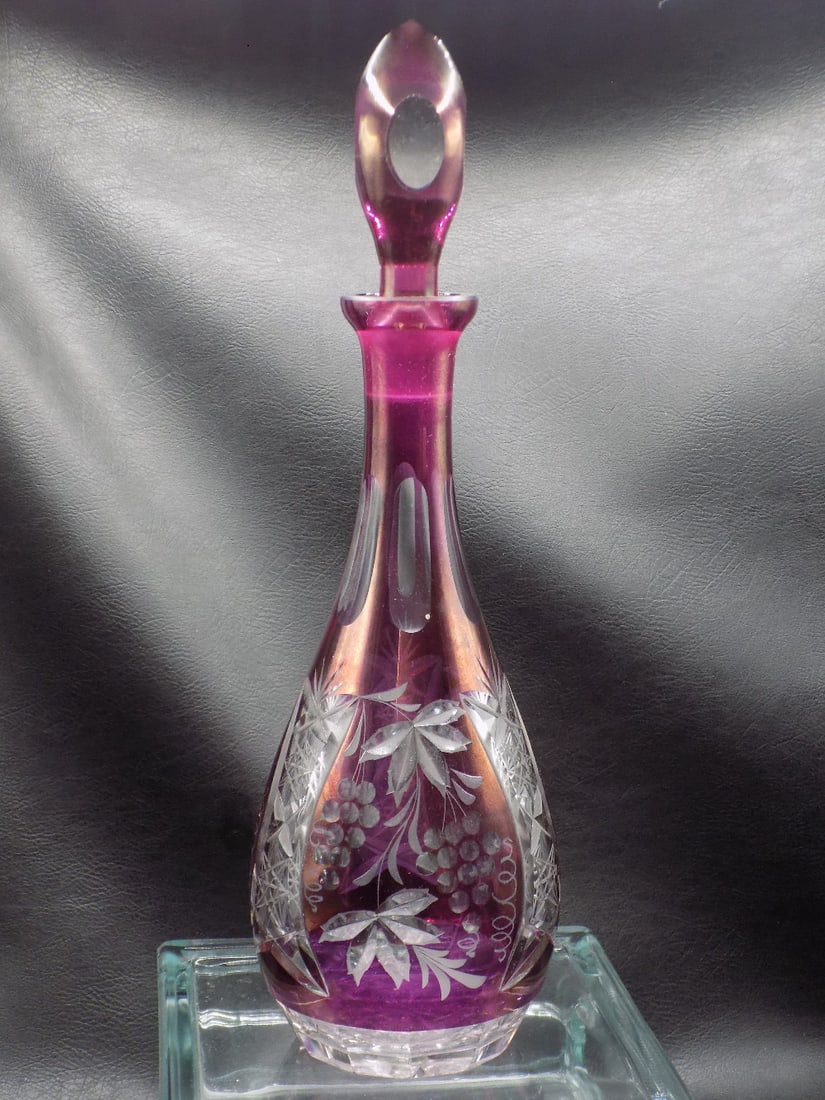 Vintage Nachtmann Traube colored cut to clear decanter: Vintage Nachtmann Traube colored cut to clear decanter. Beautiful colors. In very good original as found condition. Great quality and detail. 14 ¾ inches tall. Matches lot 170. For in house shipp