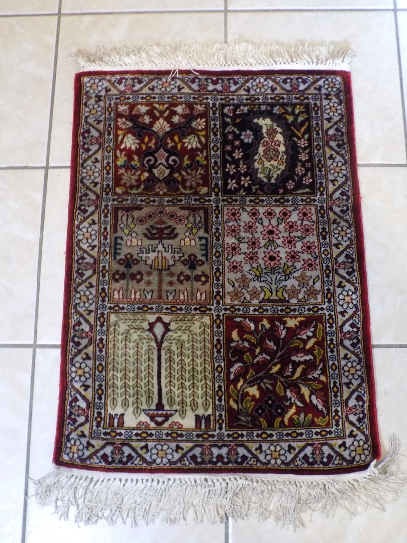 Fine silk Oriental rug: Fine silk Oriental rug. Hand made. Beautiful colors. In very good original as found condition. Great quality and detail. 30 x 50 1/4 inches without fringe. For in house shipping, please call Mike at T