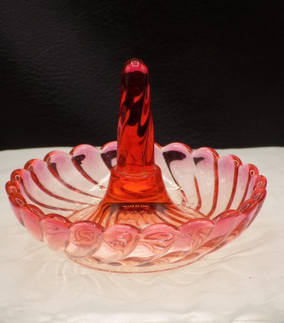 Vintage Baccarat Rose Tiente Amberina art glass ring dish: Vintage Baccarat Rose Tiente Amberina art glass ring dish. Beautiful colors. In very good original as found condition. Great quality and detail. White lines or dots are camera flash reflection. 2 7/8 