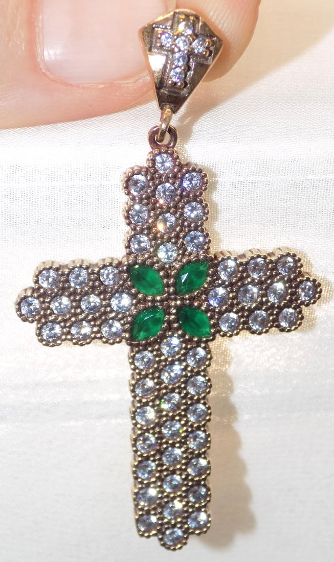 Beautiful emerald sterling silver cross (1 of 3)