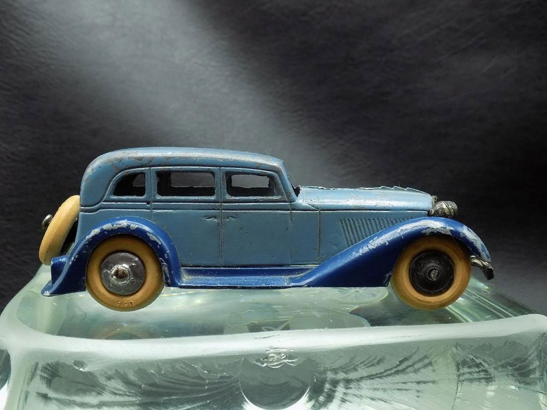 Vintage Tootsie Toy automobile: Vintage Tootsie Toy automobile. Rubber tires. In very good original as found condition as shown in photos. Has wear normal from use and age. 4 inches long. For in house shipping, please call Mike at T