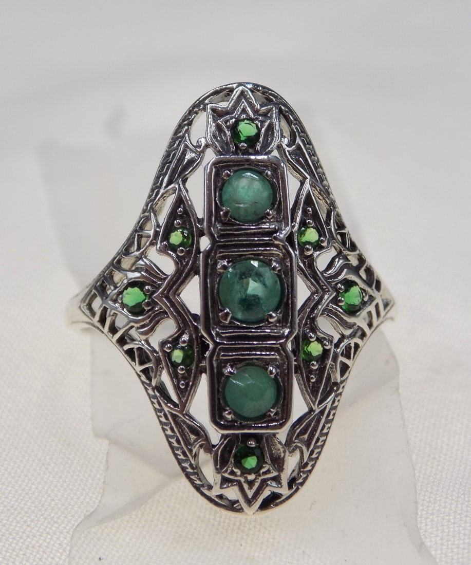 Beautiful 1 cwt emerald sterling silver ring (1 of 4)
