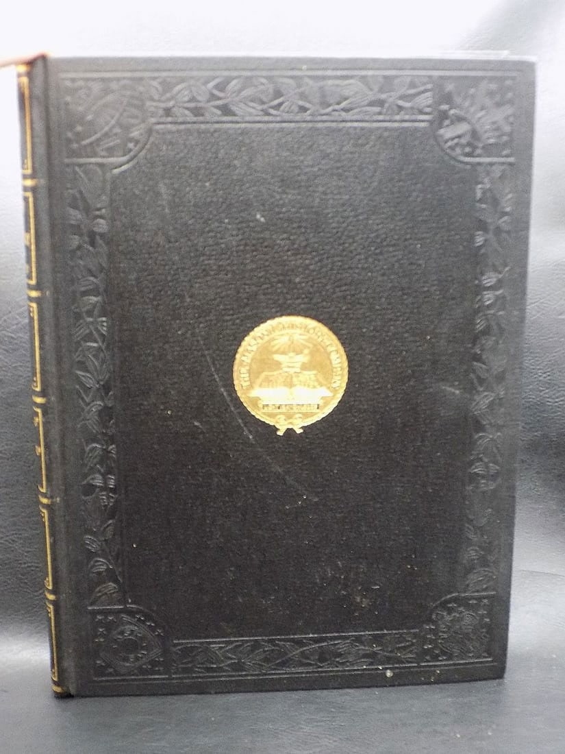 The Masonic History Book 1898 -1906 Volume 5: The Masonic History Book 1898 -1906 Volume 5. Great quality and detail. In very good original as found condition. Beautiful illustrations. Nicely decorated cover. 11 ½ x 8 ¾ inches x 1 1/8 t