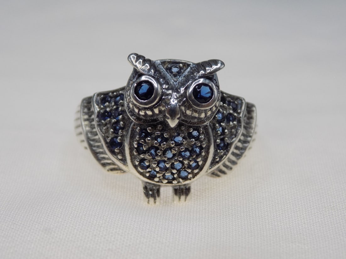 Beautiful 2 cwt sapphire sterling silver owl shaped ring (1 of 4)