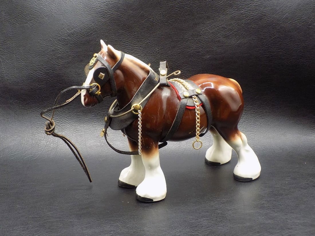 Beautiful porcelain Staffordshire Clydesdale horse (1 of 6)
