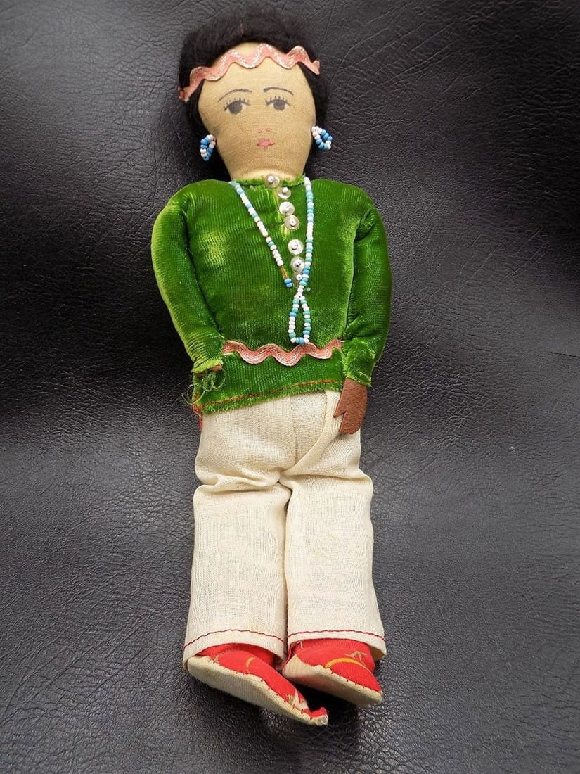 Vintage hand made Navajo Native American Indian doll (1 of 4)