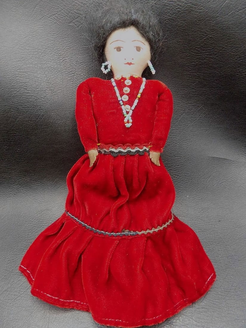Vintage handmade Navajo Native American Indian doll (1 of 5)