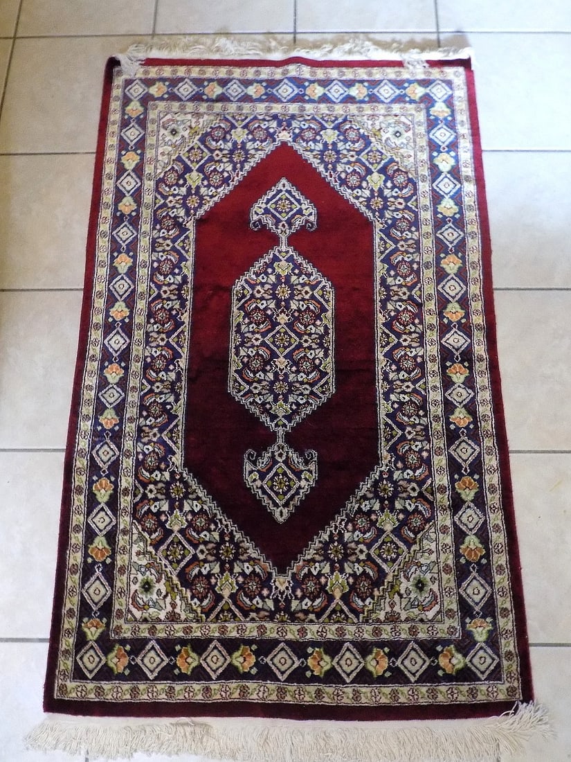 Vintage Oriental handmade silk rug (1 of 7)