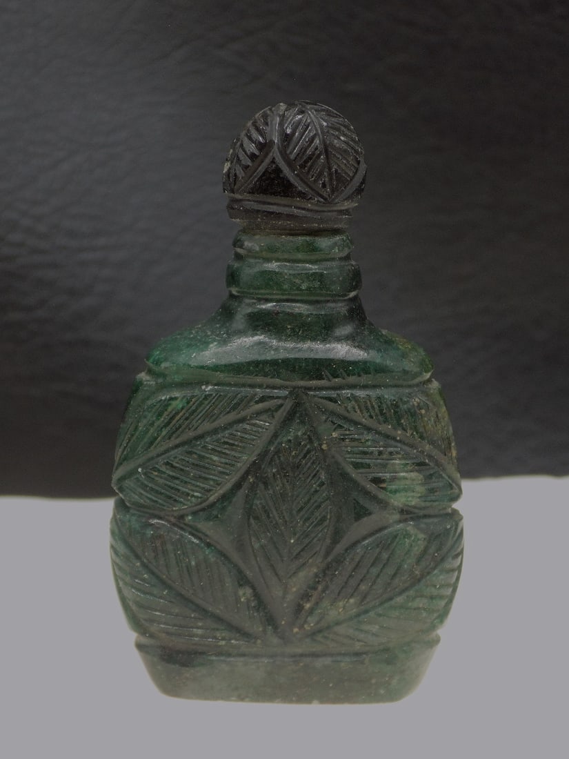Vintage carved Oriental malachite snuff bottle (1 of 7)