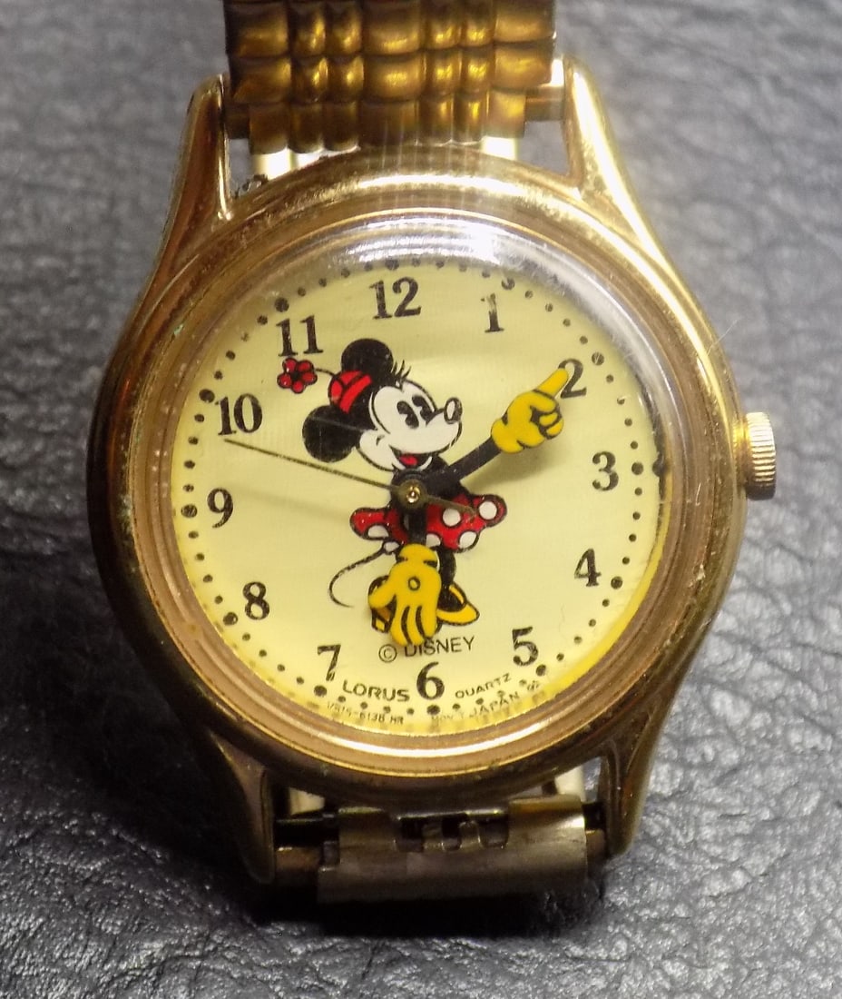 Vintage Disney Minnie Mouse gold tone quartz watch (1 of 4)