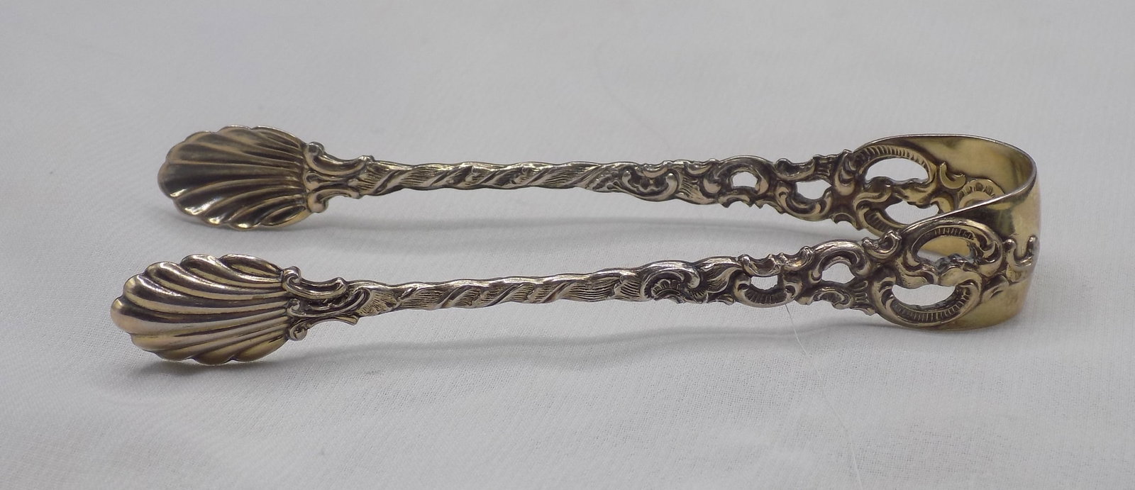 Fancy silver sugar tongs marked 830 - 2