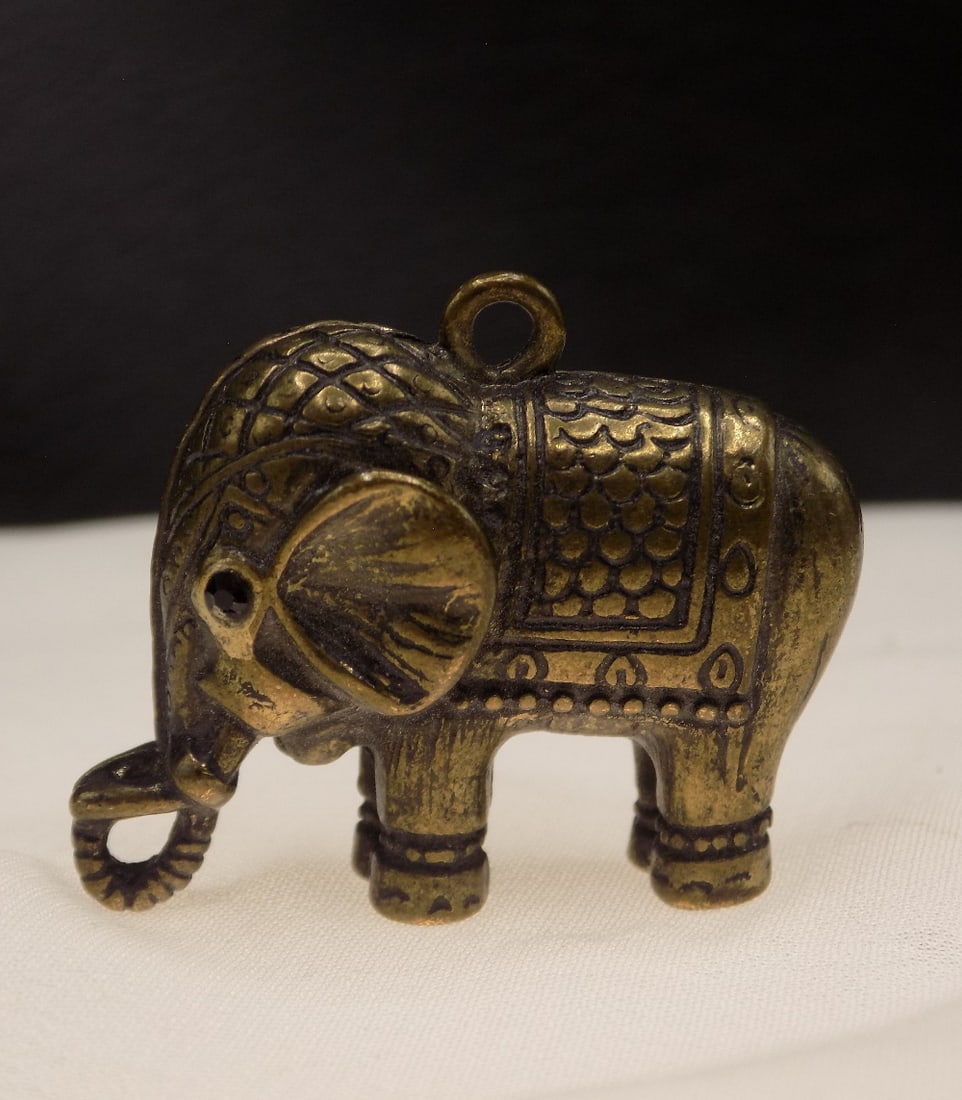 Vintage brass Feng Shui elephant pendant: Vintage brass Feng Shui elephant pendant. Beautiful colors. In very good original as found condition. Great quality and detail. 1 tall x 1 ¼ long. 1 ounce. For in house shipping, please call Mike