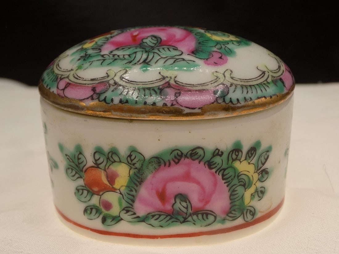 Vintage hand painted famille rose porcelain jewelry or trinket box. (1 of 6)