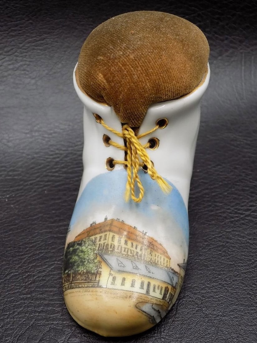 Nice antique advertising sewing pin cushion decorated shoe (1 of 6)