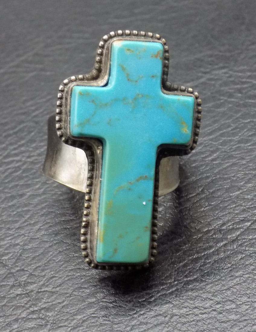 Vintage sterling silver Native American Indian style ring with high grade turquoise cross: Vintage sterling silver Native American Indian style ring with high grade turquoise cross. Artist signed D. Troutman . Beautiful colors. In very good original as found condition. Great quality and det
